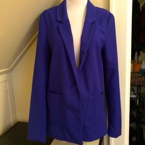 H&M royal blue long sleeve blazer relaxed fit size 6. Button closure.
